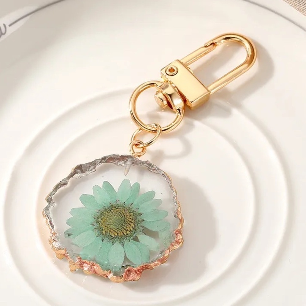 *TOPANGA* Gold x Dried Flower Resin Fashion Keychain